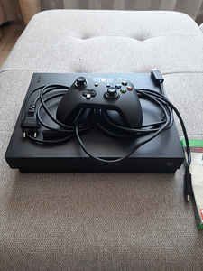 Xbox One X 1TB + 1 mäng (1 foto / 4)