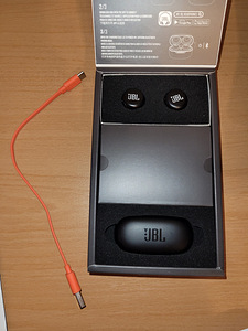 JBL juhtmevabad kõrvaklapid (2 foto / 2)
