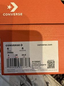 Uus Converse Chuck 70 Hi hooajaline väljalase (4 foto / 4)