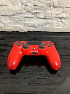 Sony PlayStation 4 (2 фото из 3)