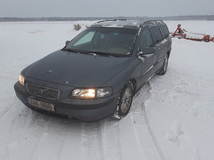 Volvo V70 (1 фото из 8)