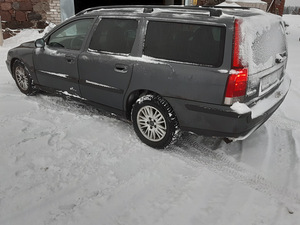 Volvo V70 (2 фото из 8)