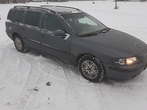 Volvo V70 (3 фото из 8)