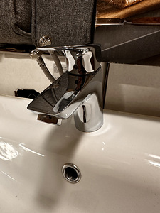 Cersanit valamu, kroom Hansgrohe segisti kaasas (2 foto / 3)