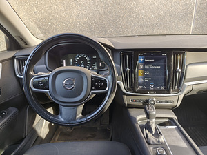 Volvo V90 2.0 110kW 2017 nelikvedu (8 foto / 12)