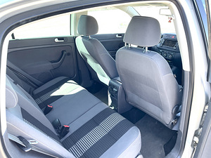 Volkswagen Golf (6 foto / 6)
