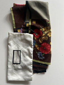 Gucci Vintage Iconic Floral Silk Scarf (4 foto / 5)
