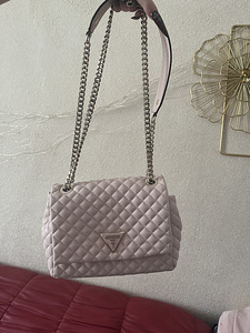 Tepitud Guess kott (1 foto / 3)