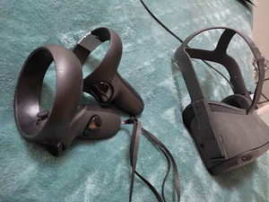 Oculus Quest 1: VR-гарнитура (7 фото из 7)