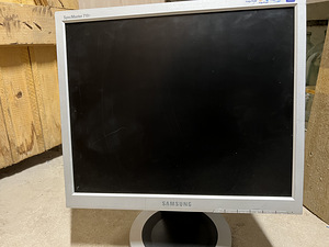 2tk Monitor Samsung 710t (2 foto / 3)