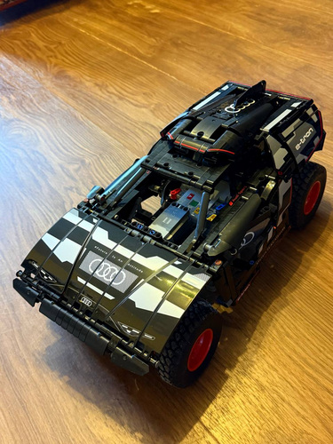 Konstruktor LEGO Technic Audi RS Q e-tron 42160, 914 tk