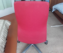 Красный компьютерный стул