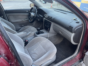 Volkswagen Passat 1.9 tdi manual (4 foto / 10)