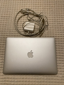 MacBook Air (1 foto / 1)
