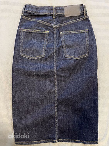 Совершенно новая джинсовая юбка миди из эластичного денима (фото #3)