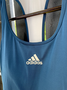 Mugav sporditopp Adidas (1 foto / 8)