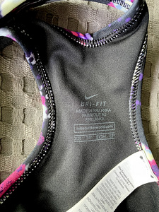 Uueväärne sporditopp Nike Dri-fit (6 foto / 6)