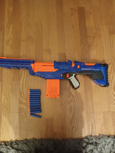 Blaster nerf + 12 padrunit (2 foto / 2)