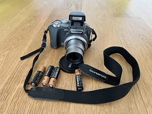 Olympus SP-550UZ digikaamera (1 foto / 5)