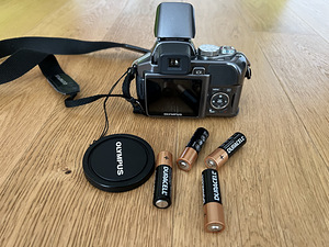 Olympus SP-550UZ digikaamera (2 foto / 5)