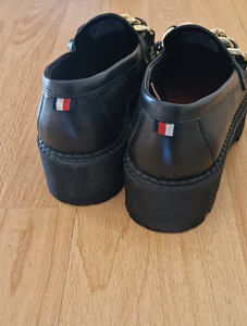 Tommy Hilfiger kingad (2 foto / 3)