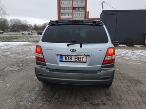 Kia Sorrento (3 foto / 9)