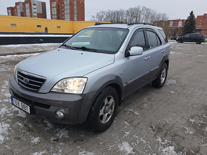 Kia Sorrento (9 foto / 9)