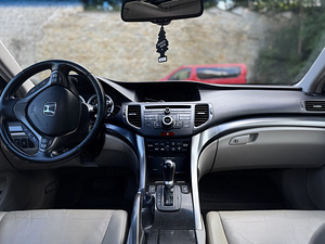 Honda Accord 2.4 2011 (8 foto / 10)