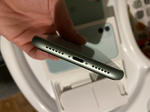 iPhone 11 (3 фото из 7)