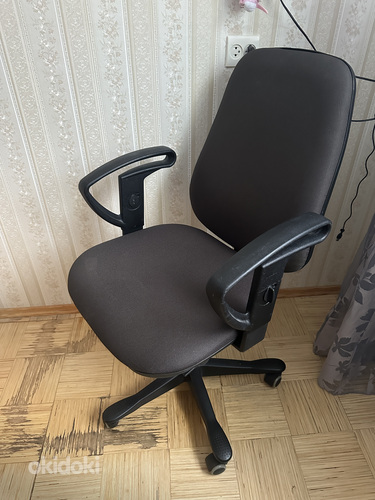 Кресло, стул офисный для компьютера (фото #1)