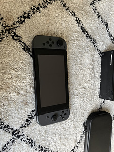 Nintendo Switch (2 foto / 5)