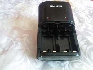 Зарядное устройство для акумуляторных батареек PHILIPS (1 фото из 3)