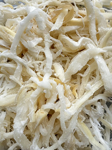 Сушеная кальмары и рыбка