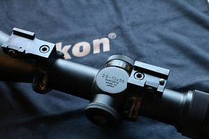 Optiline sihik Nikon Monarch E: 2.5-10x56SF M ILReticle #4 (3 foto / 6)