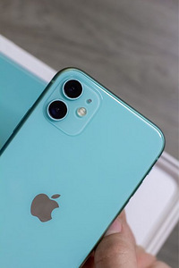 iPhone 11 64гб (1 фото из 6)