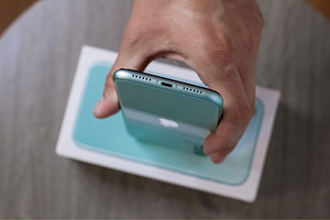 iPhone 11 64гб (4 фото из 6)