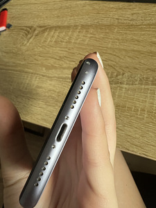 Продать iPhone 11 64GB | (3 фото из 5)