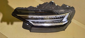 Audi Q4 e-tron vasak esilatern Full LED. (1 foto / 10)