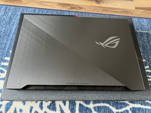 Asus ROG Strix Scar II 17" GL704GW (4 фото из 5)