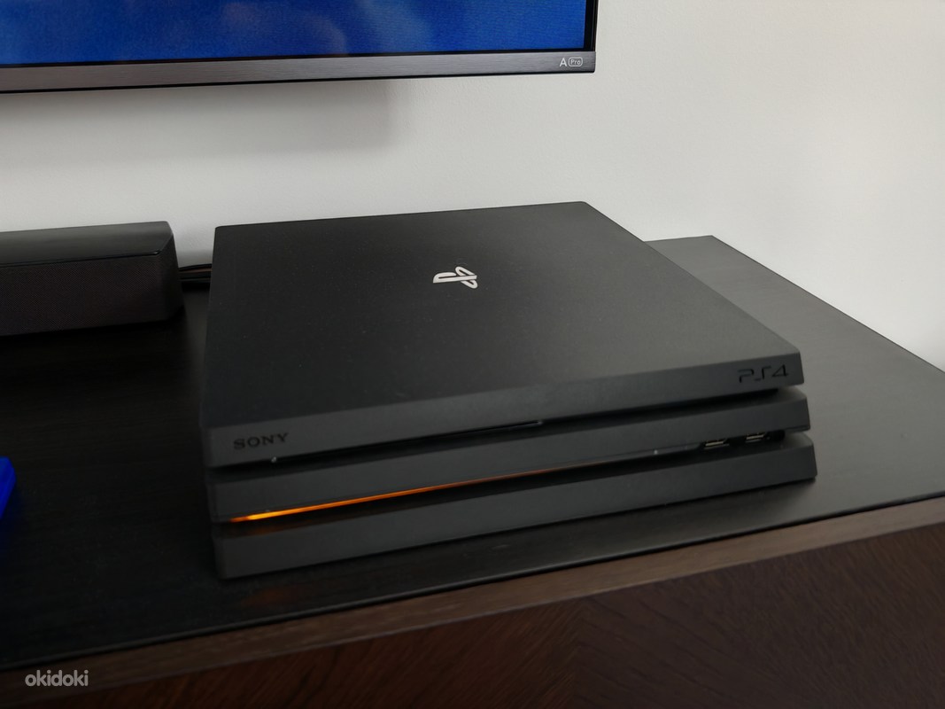 Playstation 4 Pro 1TB + 2 контроллера, зарядное устройство и - Tartu, Консоли – okidoki