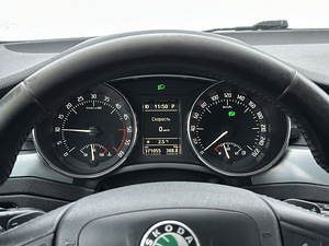 Skoda superB 2009 (8 foto / 10)