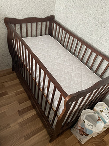Детская кроватка (1 фото из 2)