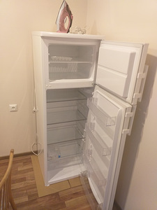Продам б.у холодильник электролюкс (4 фото из 4)