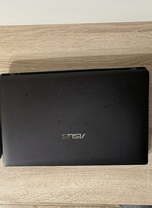 Ноутбук asus (2 фото из 3)
