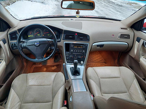 Volvo v70 2.5t AWD manuaal (11 foto / 11)