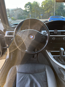 Продается BMW 318D 2009 (15 фото из 15)