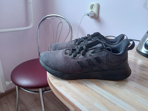 Кроссовки adidase № 44 25 € (3 фото из 5)