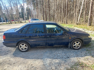 Volkswagen Passat sedaan 1.8l 66kW (1995) (3 foto / 7)