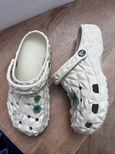 Crocs Classic Geometric Clog + kingituseks jibbitz'id (6 foto / 9)