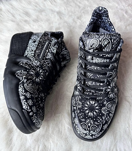 Brändi Giuseppe Zanotti tossud (7 foto / 10)